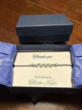 4x Bracelets for wedding party favors